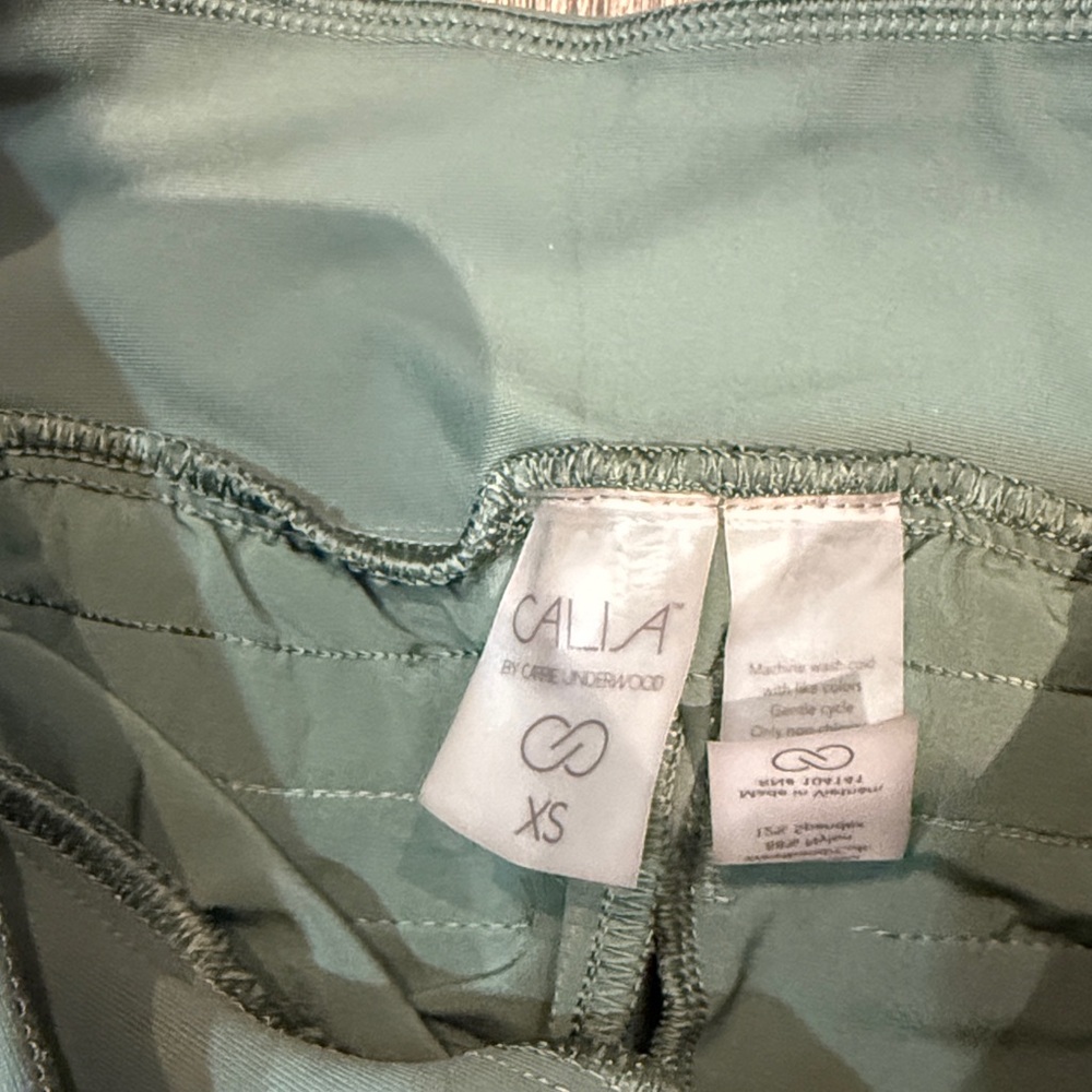 Calla Green Joggers - Picture 3 of 5